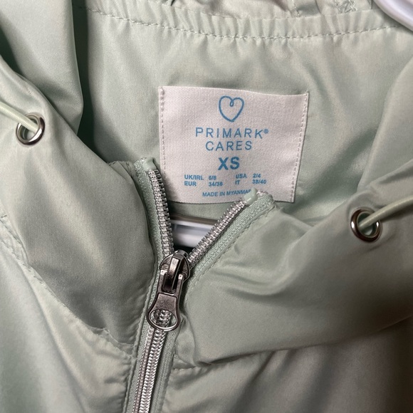 It is actually a rain coat, it’s a very light green - Picture 2 of 3